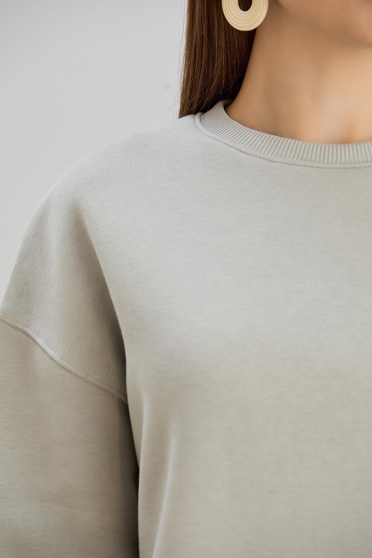 Basic sweater licht grijs