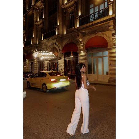 Witte broek met hoge taille en steendetail